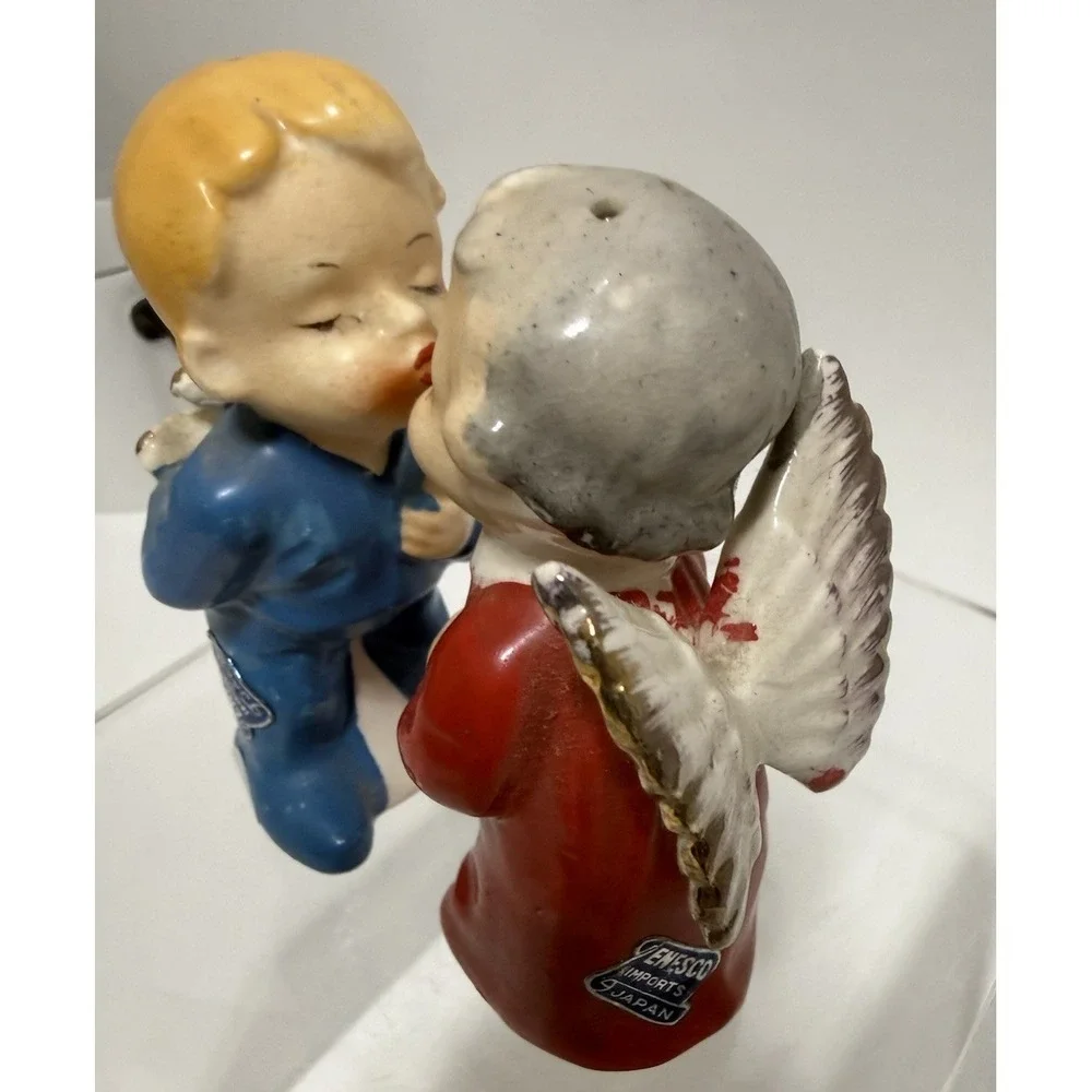 VTG Japan Kissing Baby Angel ‎ & Boy S & P Shaker w/ Orig Stickers Figurine